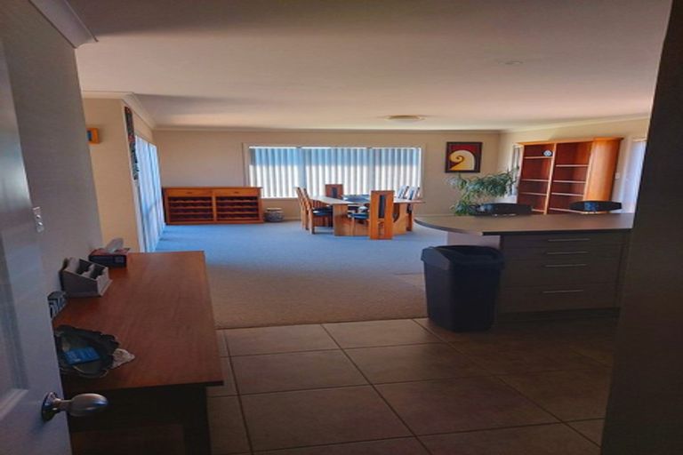 Photo of property in 4 Kirkpatrick Place, Havelock North, 4130