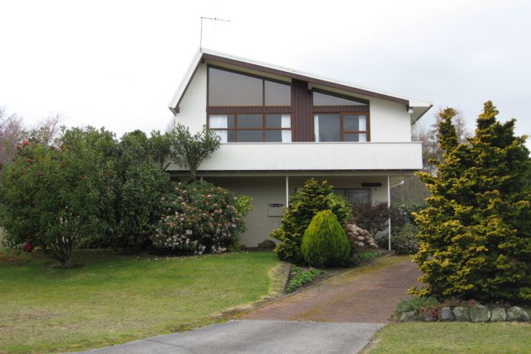 Photo of property in 10 Gibbs Place, Kinloch, Taupo, 3377