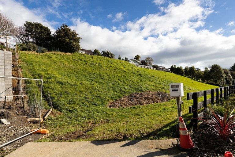 Photo of property in 7b Montrose Place, Highlands Park, New Plymouth, 4312