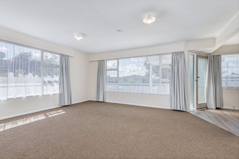 Photo of property in 20 Dunk Place, Milson, Palmerston North, 4414