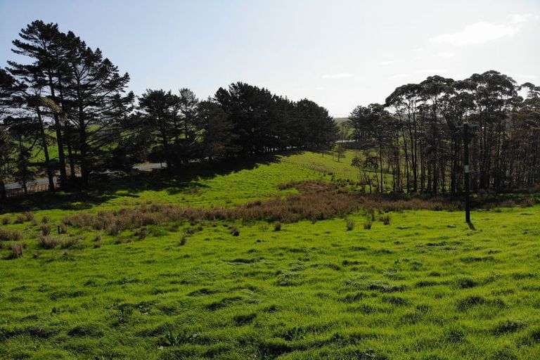 Photo of property in 3060 Kaipara Coast Highway, Glorit, 0984