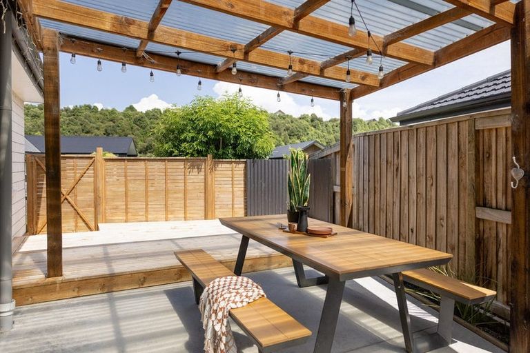 Photo of property in 106 Whakaturou Crescent, Pyes Pa, Tauranga, 3112