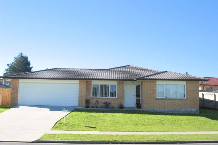Photo of property in 42 Glenveagh Park Drive, Weymouth, Auckland, 2103