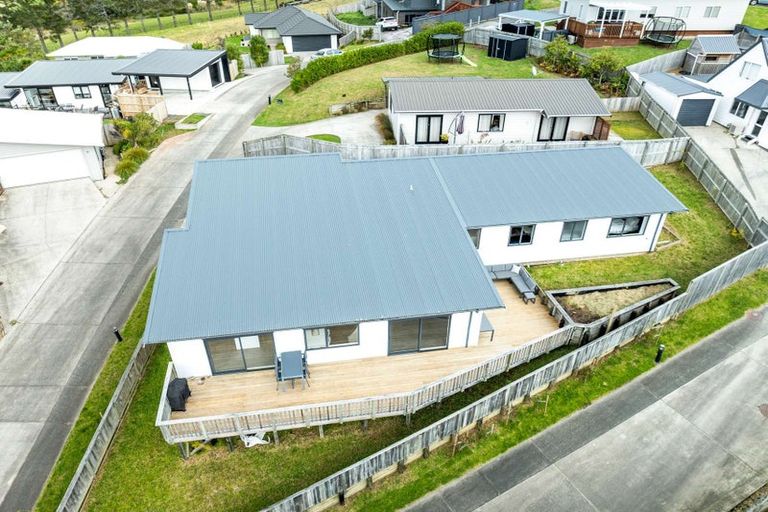 Photo of property in 14 Rauta Way, Helensville, 0800