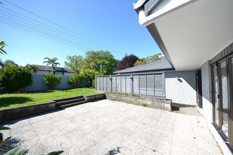 Photo of property in 2/42 Aberdeen Road, Campbells Bay, Auckland, 0620