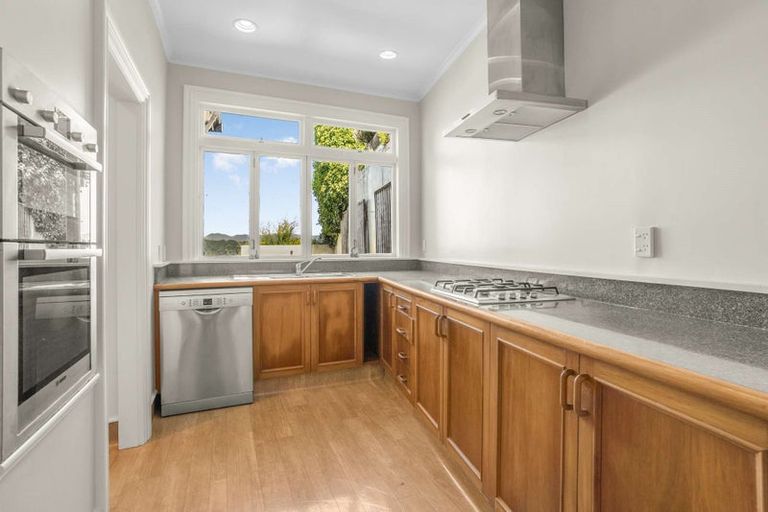 Photo of property in 35 Central Terrace, Kelburn, Wellington, 6012