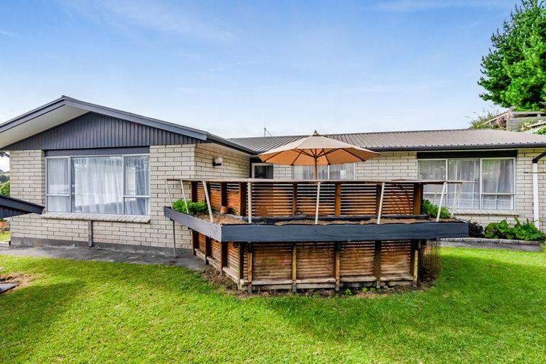 Photo of property in 15 Shaldon Crescent, Blagdon, New Plymouth, 4310