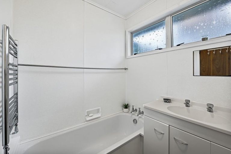 Photo of property in 21 Ambury Place, Merrilands, New Plymouth, 4312