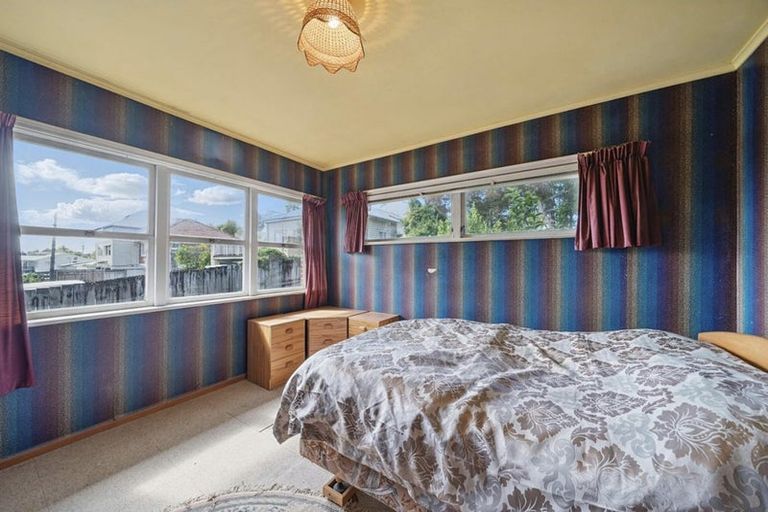 Photo of property in 18 Millbrook Road, Henderson, Auckland, 0612