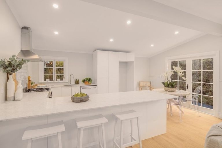 Photo of property in 37 Port Hills Road, Heathcote Valley, Christchurch, 8022