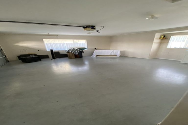 Photo of property in 52 Delmont Close, East Tamaki Heights, Auckland, 2016