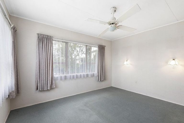 Photo of property in 11 Tui Place, Waiuku, 2123