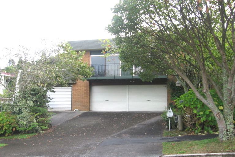 Photo of property in 15 Mappin Place, Chatswood, Auckland, 0626