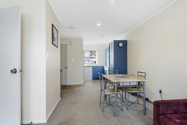 Photo of property in 35 Stephen Avenue, Henderson, Auckland, 0610