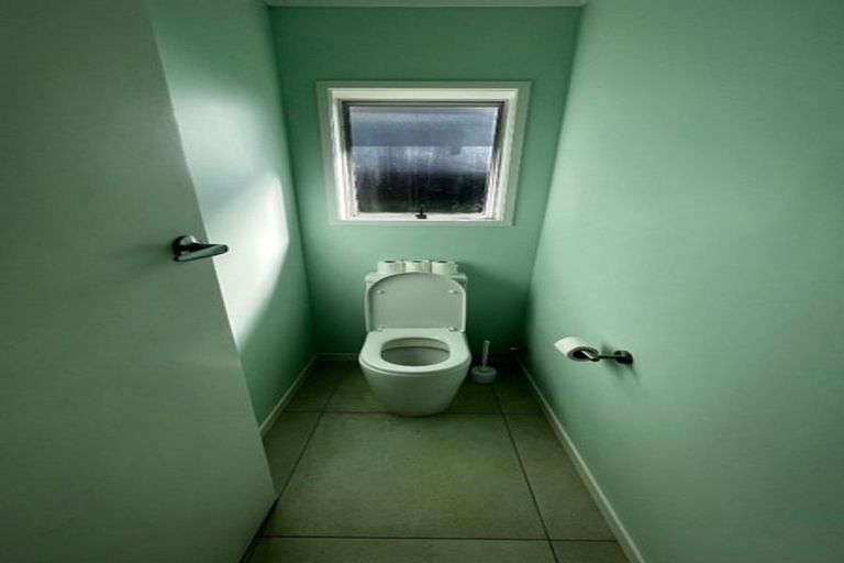 Photo of property in 2/39 Camrose Place, Glenfield, Auckland, 0629