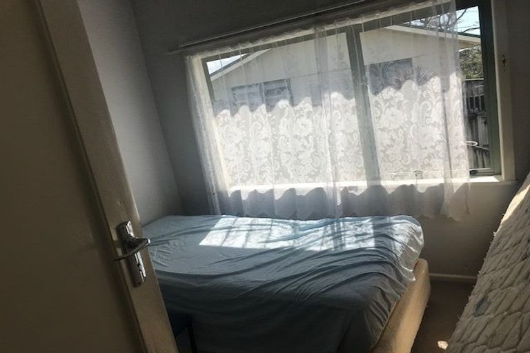 Photo of property in 10 Kaponga Crescent, New Lynn, Auckland, 0600