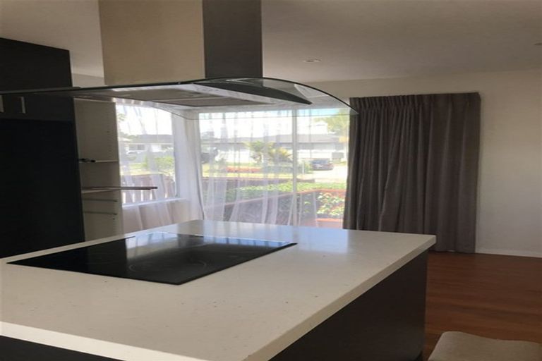 Photo of property in 51 Reelick Avenue, Pakuranga Heights, Auckland, 2010