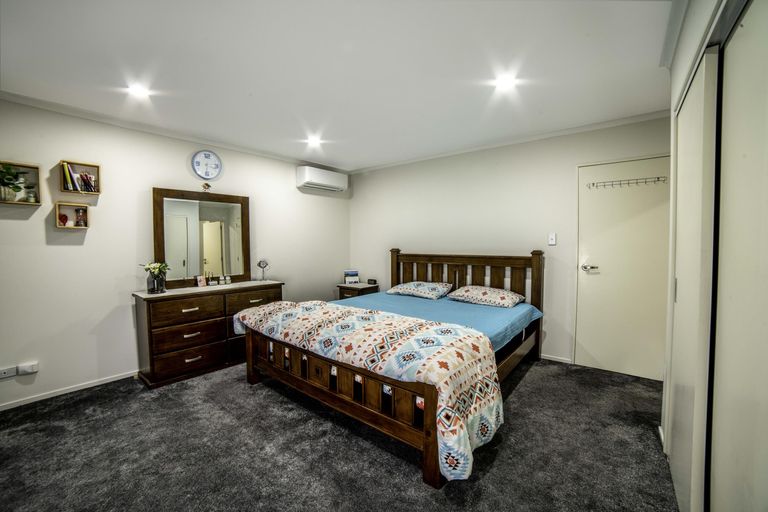 Photo of property in 16 Reins Road, Takanini, 2112