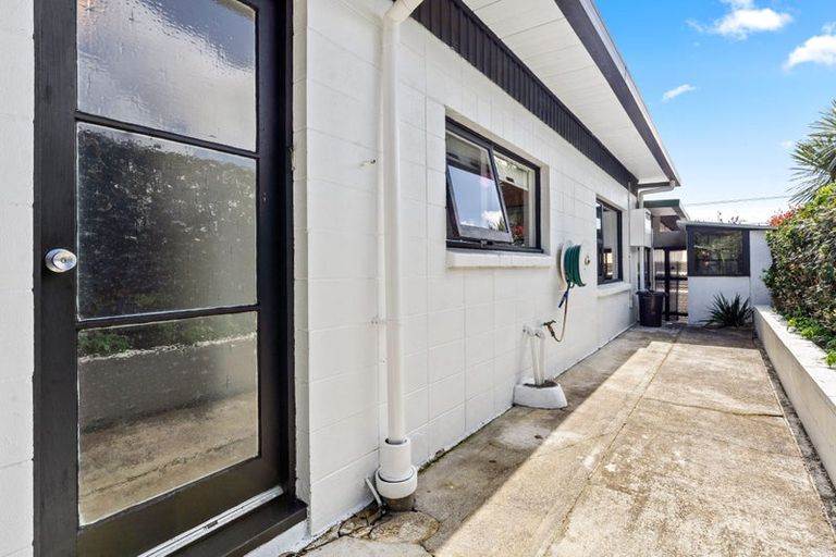 Photo of property in 2/10 Rodney Road, Northcote Point, Auckland, 0627