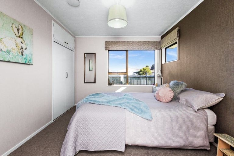 Photo of property in 21 Townshend Crescent, Greenmeadows, Napier, 4112