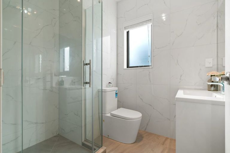 Photo of property in 10 Twin Parks Rise, Papakura, 2110