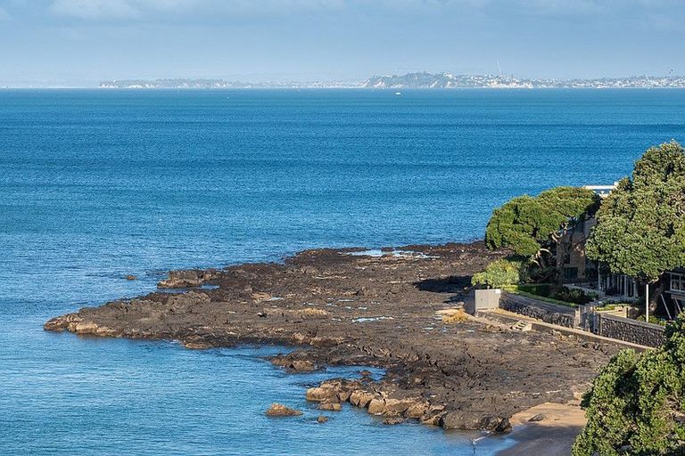 Photo of property in 3/245 Hurstmere Road, Takapuna, Auckland, 0622