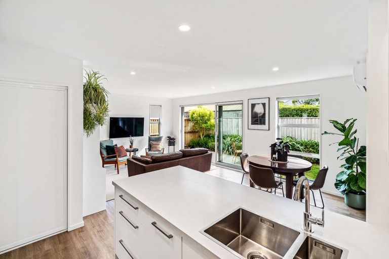 Photo of property in 2/3 Nyoli Street, Northcote, Christchurch, 8052