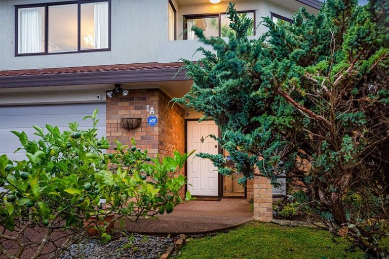 Photo of property in 1/1 Bluefin Way, West Harbour, Auckland, 0618