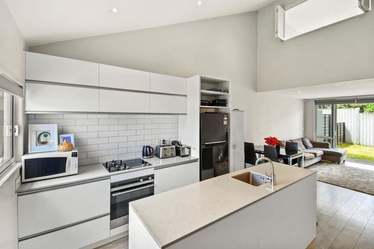 Photo of property in 14 Patiti Parade, Mangere Bridge, Auckland, 2022