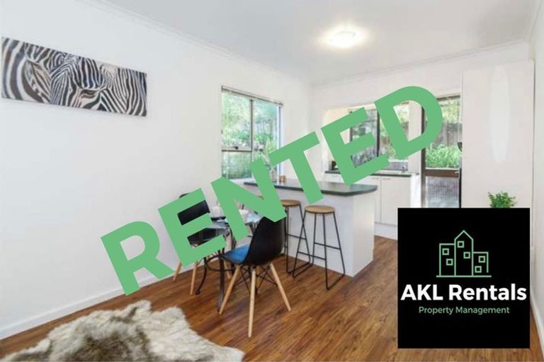 Photo of property in 2/56 Knightsbridge Drive, Forrest Hill, Auckland, 0620