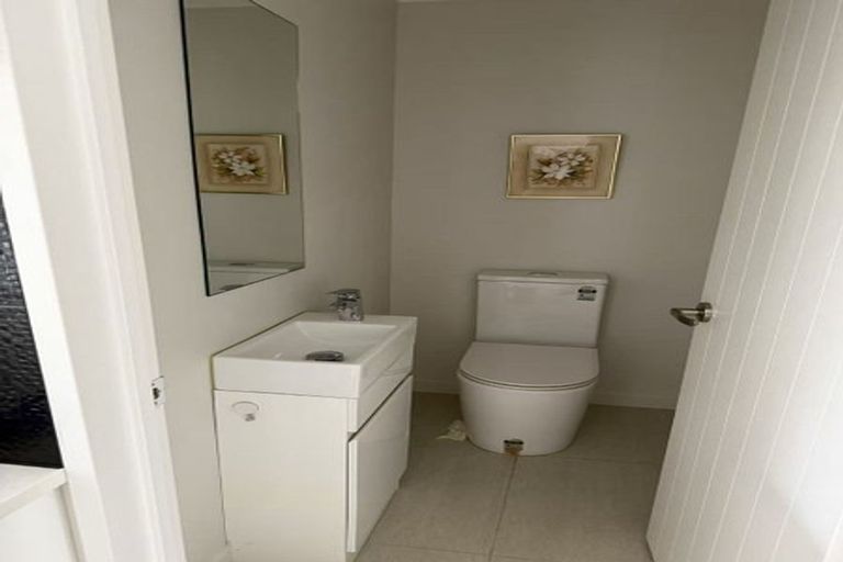 Photo of property in 11 Falcon Crescent, Hobsonville, Auckland, 0618