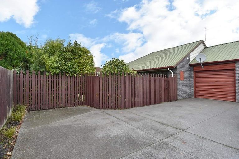 Photo of property in 2/38 Chipping Lane, Redwood, Christchurch, 8051