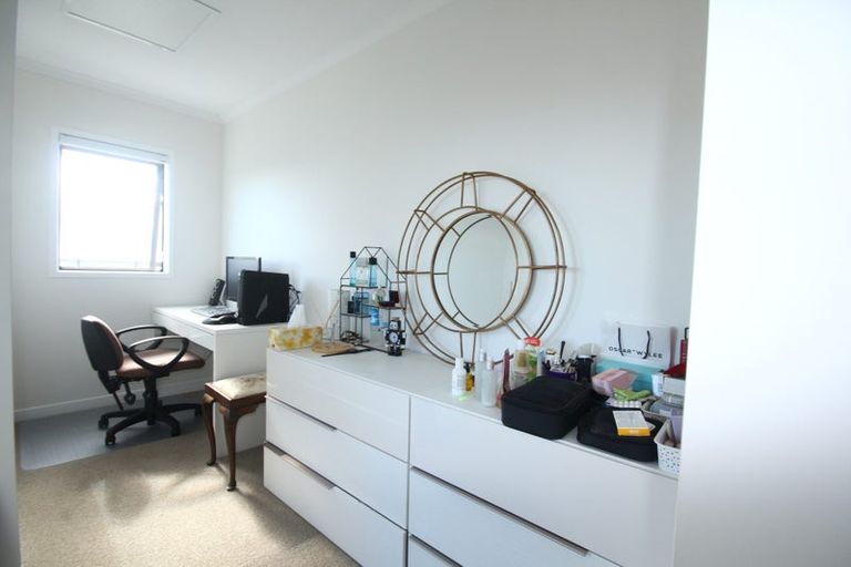 Photo of property in 2 Pheasant Lane, Hobsonville, Auckland, 0616
