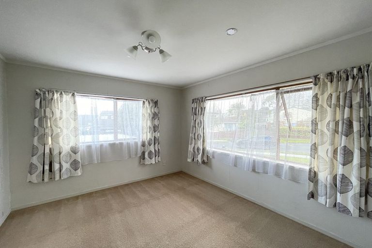 Photo of property in 9 Sirius Place, Botany Downs, Auckland, 2010