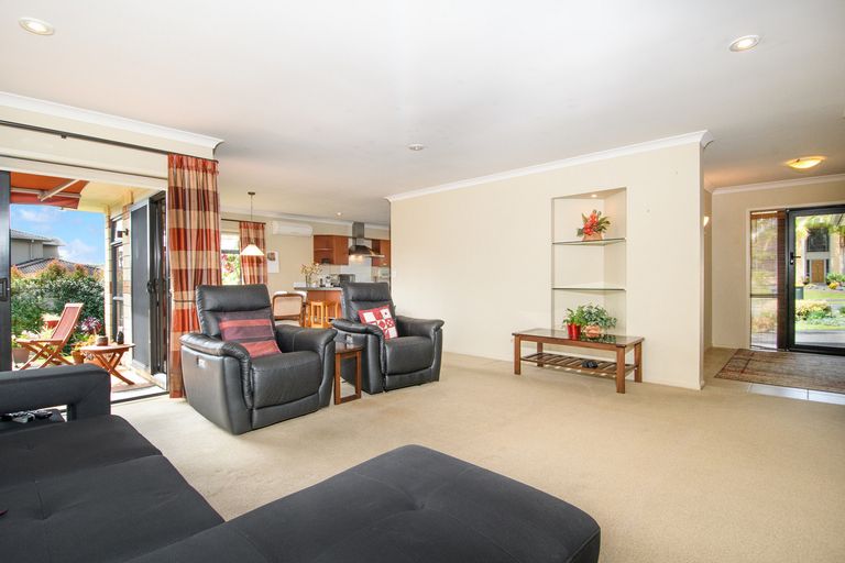 Photo of property in 5 Fairford Avenue, Henderson, Auckland, 0612