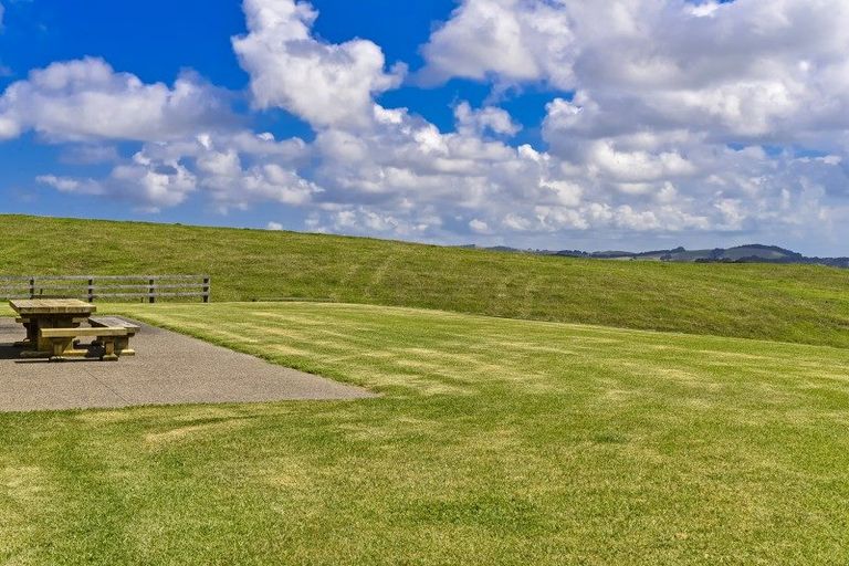 Photo of property in 1880 South Head Road, South Head, Helensville, 0874