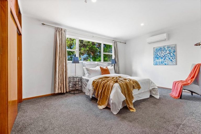 Photo of property in 1 Normandy Place, Henderson, Auckland, 0610