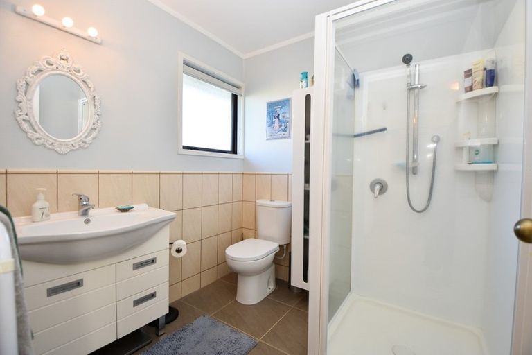 Photo of property in 8 Daffodil Grove, Carterton, 5713