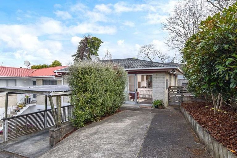 Photo of property in 2a/123 Hutchinsons Road, Bucklands Beach, Auckland, 2014