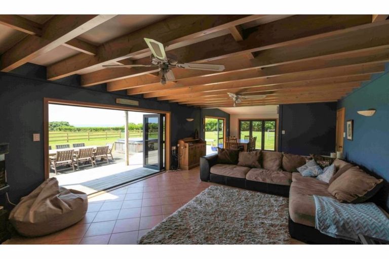 Photo of property in 37 Greenock Drive, Manukau Heads, Waiuku, 2684