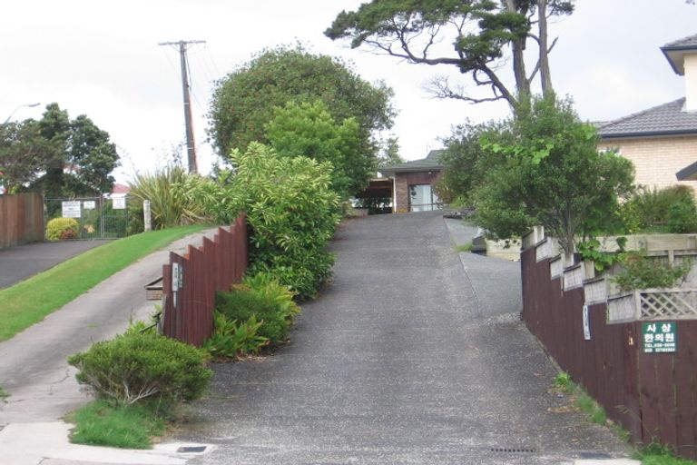 Photo of property in 35c Edmonton Road, Henderson, Auckland, 0612