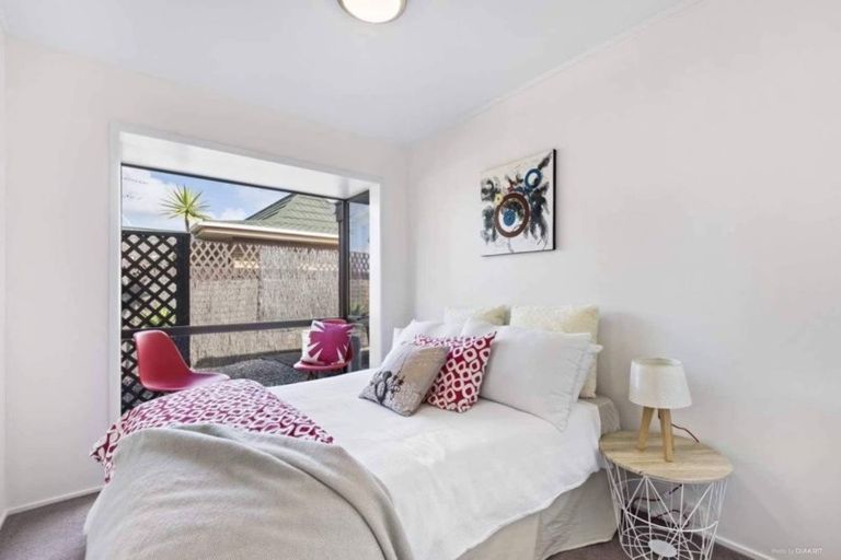 Photo of property in 2/12 Imogene Way, Half Moon Bay, Auckland, 2012