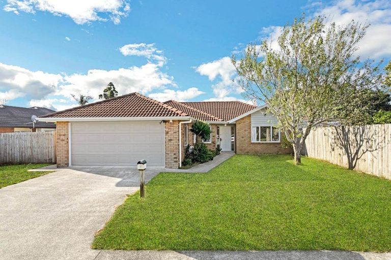 Photo of property in 2 Cathcart Close, Pukekohe, 2120
