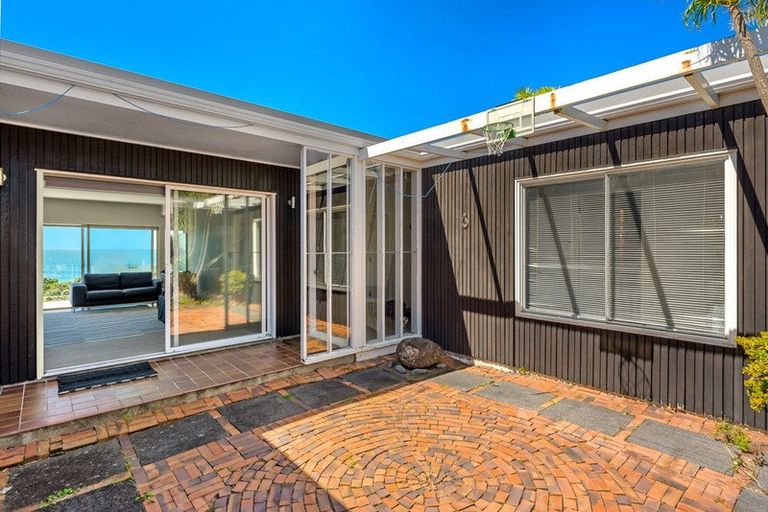 Photo of property in 17 Bournemouth Terrace, Murrays Bay, Auckland, 0630
