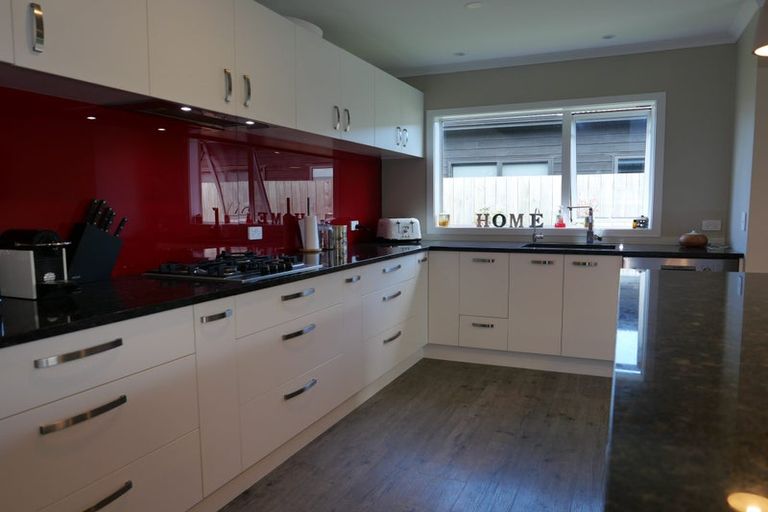 Photo of property in 37 Gallipoli Place, Paraparaumu, 5032