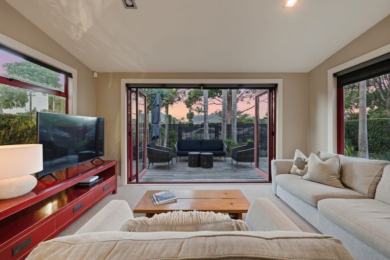 Photo of property in 18 Alberta Street, Point Chevalier, Auckland, 1022