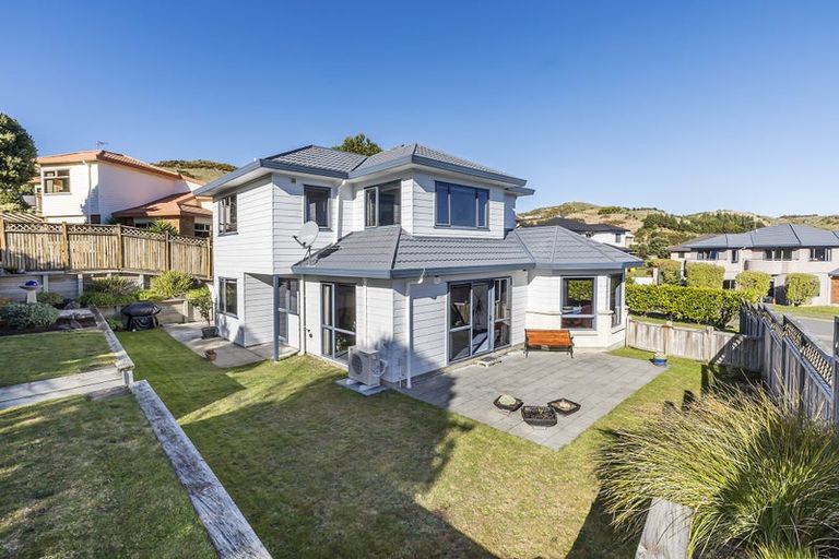Photo of property in 9 Kilkelly Close, Tawa, Wellington, 5028