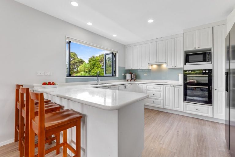 Photo of property in 3a Cron Avenue, Te Atatu South, Auckland, 0610