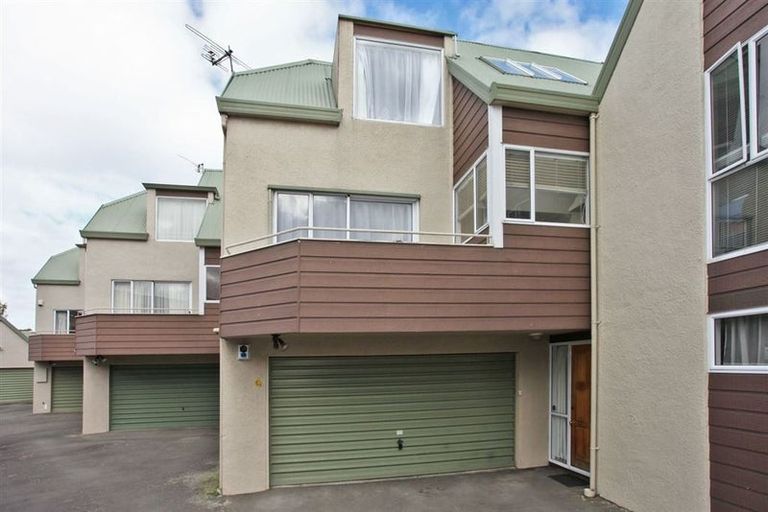 Photo of property in 2/27 Maxwell Street, Riccarton, Christchurch, 8041