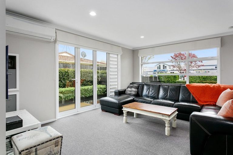 Photo of property in 49 Clare Street, Cambridge, 3434